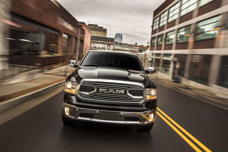  Dodge Ram 1500 Laramie Limited Crew Cab 2015 года  (фото 11 из 46)